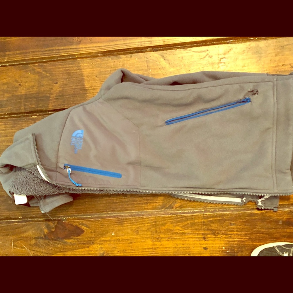 Men’s  NorthFace coat.